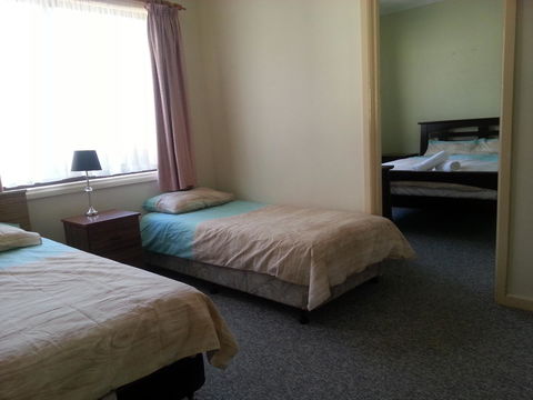 Beachcomber Holiday Units - Sunshine Coast Guide 41