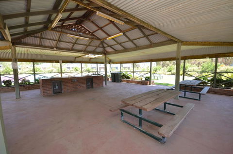 Tasman Holiday Parks - Merool On The Murray - Sunshine Coast Guide 37