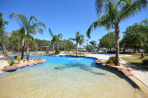 Tasman Holiday Parks - Merool On The Murray - Sunshine Coast Guide 4