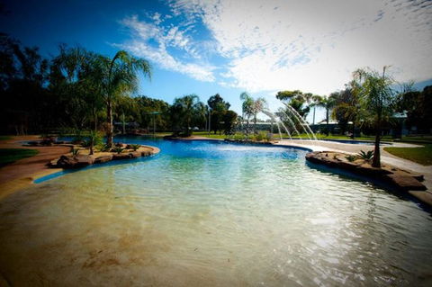 Tasman Holiday Parks - Merool On The Murray - Sunshine Coast Guide 27
