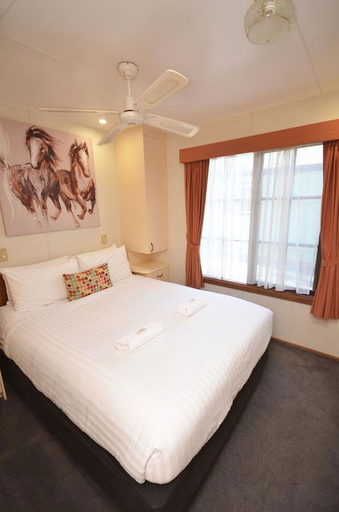 Tasman Holiday Parks - Merool On The Murray - Sunshine Coast Guide 12