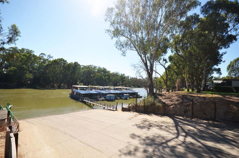 Tasman Holiday Parks - Merool On The Murray - Sunshine Coast Guide 3