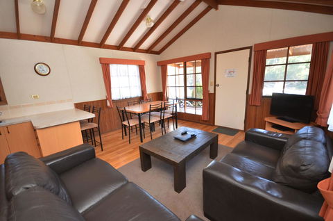 Tasman Holiday Parks - Merool On The Murray - Sunshine Coast Guide 13
