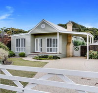 Cute Cottage on Cain - beach at end of street - Sunshine Coast Guide