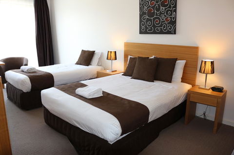 Bairnsdale International - Sunshine Coast Guide 12