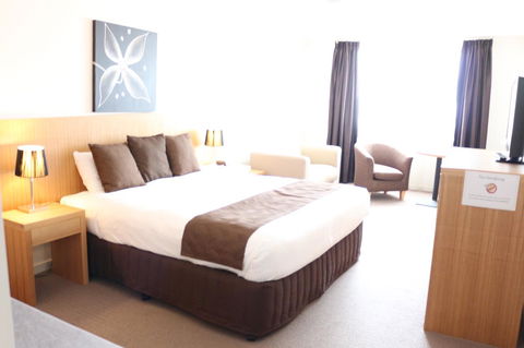 Bairnsdale International - Sunshine Coast Guide 10