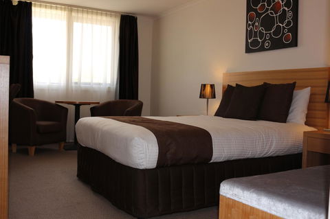 Bairnsdale International - Sunshine Coast Guide 21