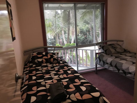 Eagle Bay Views - Sunshine Coast Guide 1