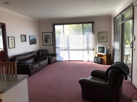 Eagle Bay Views - Sunshine Coast Guide 10