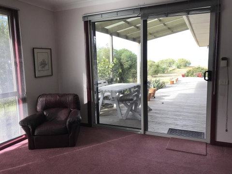 Eagle Bay Views - Sunshine Coast Guide 7