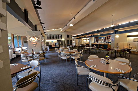 Burvale Hotel - Sunshine Coast Guide 26