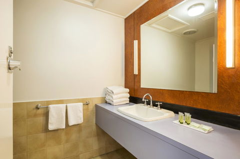 Burvale Hotel - Sunshine Coast Guide 35