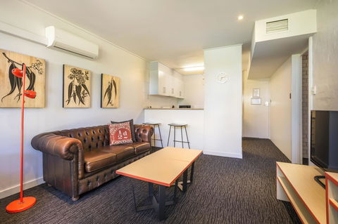 Burvale Hotel - Sunshine Coast Guide 3