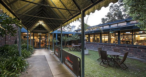 Burvale Hotel - Sunshine Coast Guide 17
