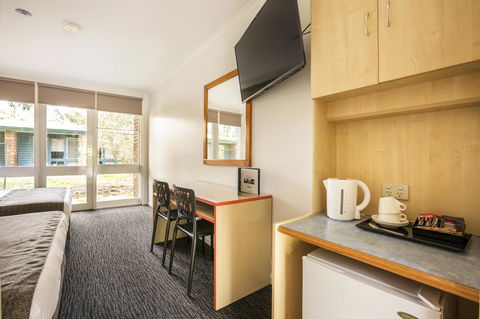 Burvale Hotel - Sunshine Coast Guide 36