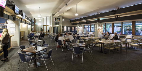 Burvale Hotel - Sunshine Coast Guide 20
