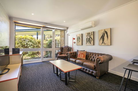 Burvale Hotel - Sunshine Coast Guide 33