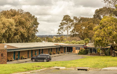 Burvale Hotel - Sunshine Coast Guide 10