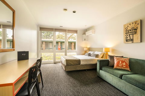 Burvale Hotel - Sunshine Coast Guide 7