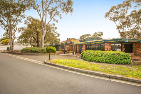 Burvale Hotel - Sunshine Coast Guide 2