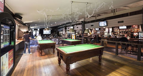 Burvale Hotel - Sunshine Coast Guide 24