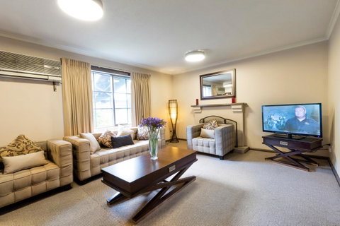 Eltham Gateway Hotel & Conference Centre - Sunshine Coast Guide 35