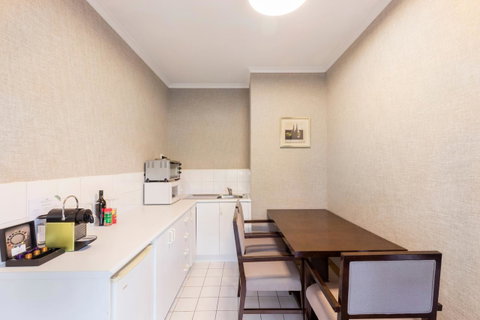 Eltham Gateway Hotel & Conference Centre - Sunshine Coast Guide 17