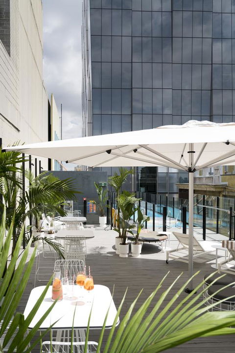 Adelphi Hotel - Sunshine Coast Guide 12