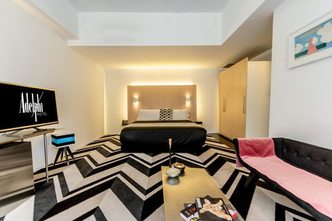 Adelphi Hotel - Sunshine Coast Guide 1