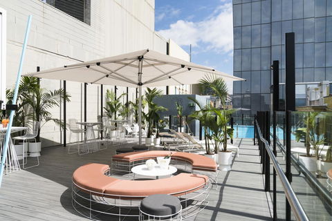 Adelphi Hotel - Sunshine Coast Guide 7