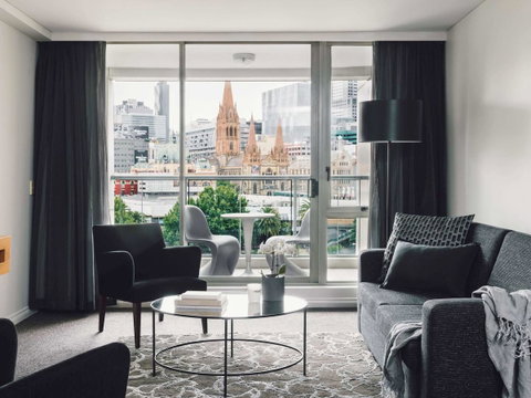 Quay West Suites Melbourne - Sunshine Coast Guide 1