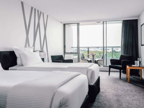 Quay West Suites Melbourne - Sunshine Coast Guide 8