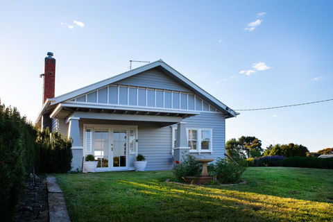 Churchills - Sunshine Coast Guide 1