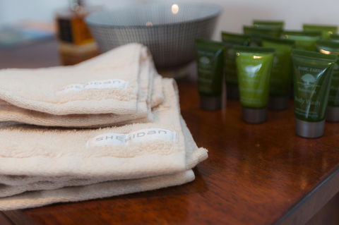 The Waterfront Apartment - Sunshine Coast Guide 17