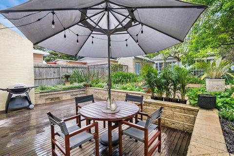 The Waterfront Apartment - Sunshine Coast Guide 12