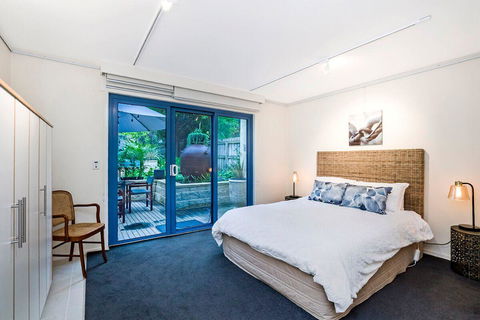The Waterfront Apartment - Sunshine Coast Guide 6