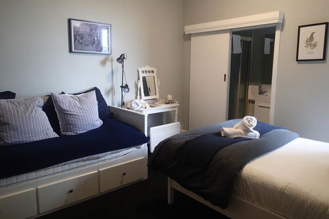The Bischoff Hotel - Sunshine Coast Guide 1