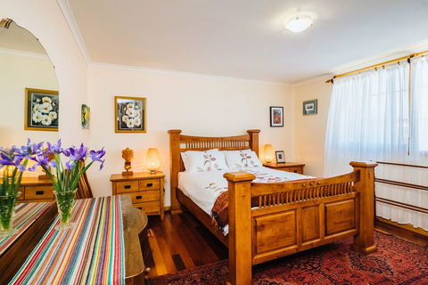 The Blue Beach House - Sunshine Coast Guide 3
