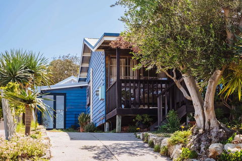 The Blue Beach House - Sunshine Coast Guide 2