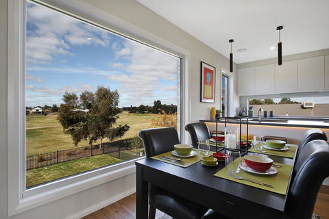 The Clubhouse On Black Bull - Sunshine Coast Guide 2