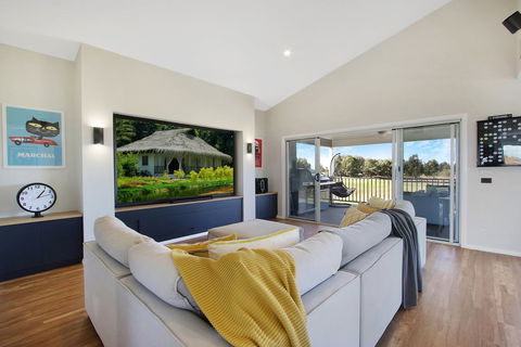 The Clubhouse On Black Bull - Sunshine Coast Guide 0