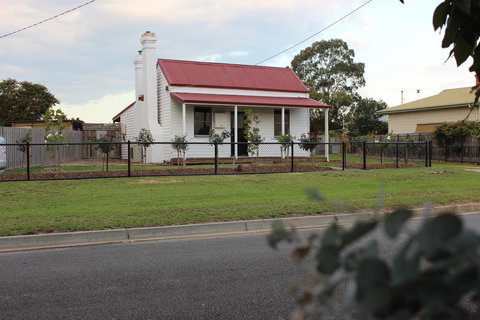 The Cottage - Sunshine Coast Guide 0