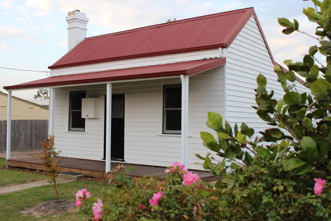 The Cottage - Sunshine Coast Guide 3