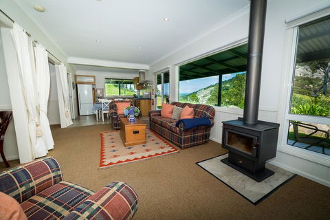 The Cottage At The Bryn At Tilba - Sunshine Coast Guide 3