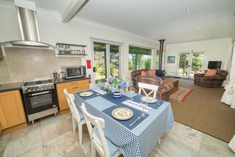 The Cottage At The Bryn At Tilba - Sunshine Coast Guide 1