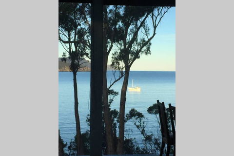 The Cove... On The Rocks At Port Arthur - Sunshine Coast Guide 2
