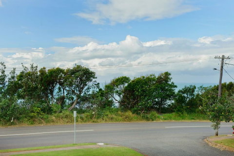The Crest 6 33 Pacific Drive - Sunshine Coast Guide 1
