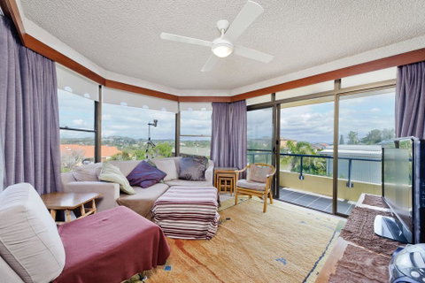 The Crest 6 33 Pacific Drive - Sunshine Coast Guide 3