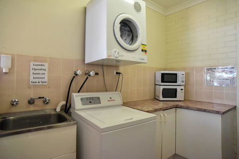 The Crossing Motel - Sunshine Coast Guide 3