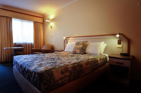 The Crossing Motel - Sunshine Coast Guide 0